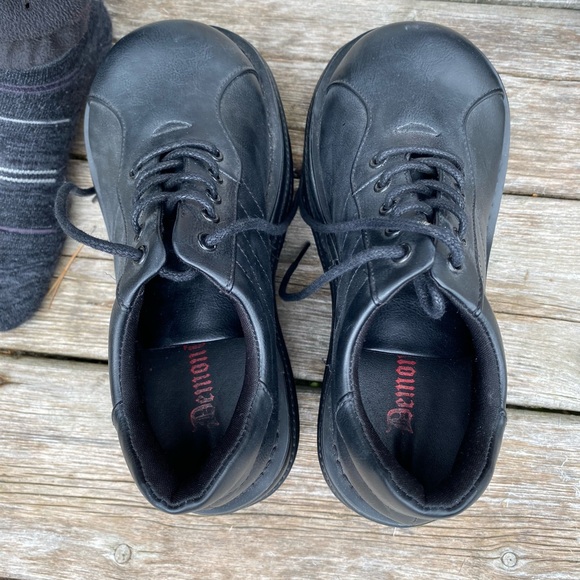 Short Demonia Platform Shoes - Picture 3 of 3